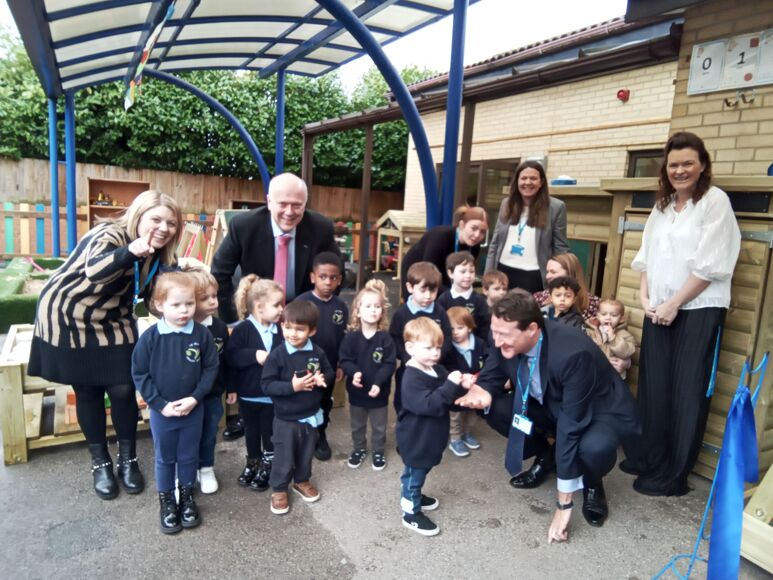 Chris Grayling MP opens nursery at The Vale Primary School - Latest ...